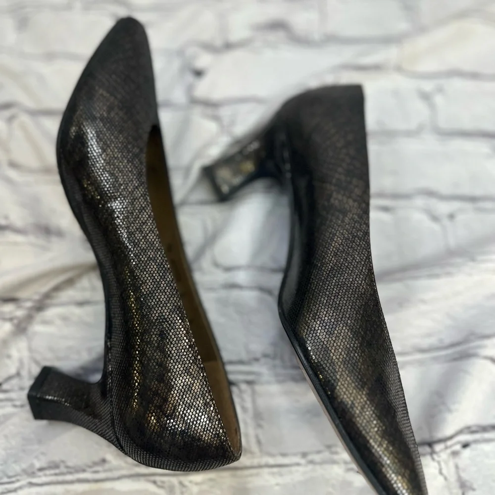 Stuart Weitzman Metallic Snake-Print Leather Pumps – Size‎ 8B